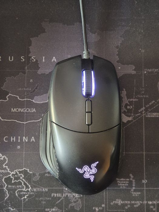 Razer basilisk .