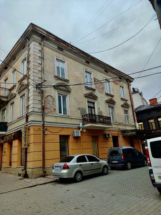 Продається 2-кімнатна квартира в самому центрі міста. Чортків