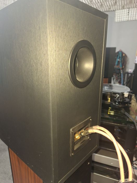 Colunas Kef Q Concerto Meta
