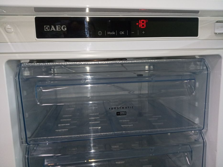 Встраиваемая морозильная камера AEG AGS88800 87см из Германии Гарантия