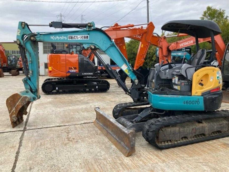 Гусеничний экскаватор KUBOTA U-40-6.