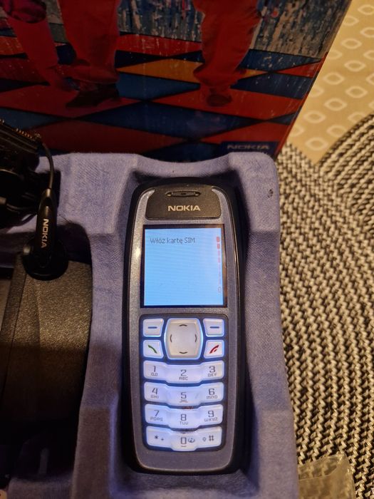 Nokia 3100 oryginał komplet (ładowarka, sluchawki)
