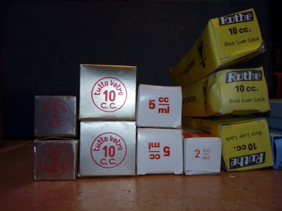 seringas de vidro antigas