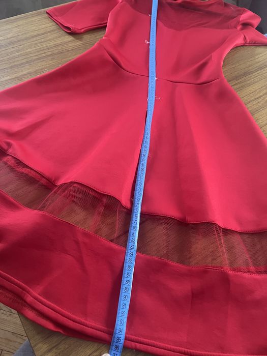 Гарна сукенька червона