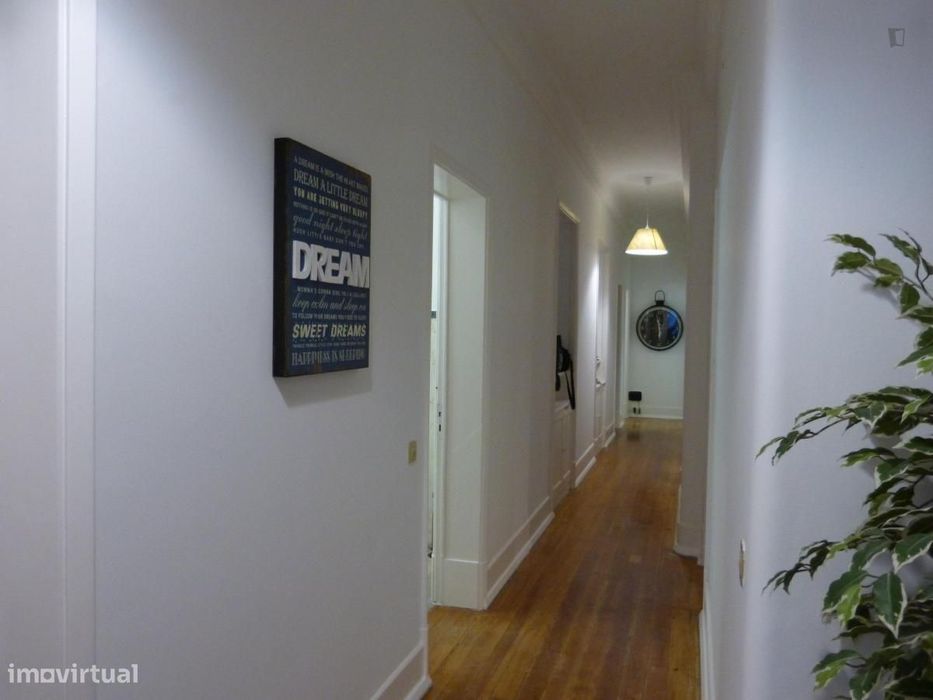 Quarto - localizado em Saldanha Lisbon