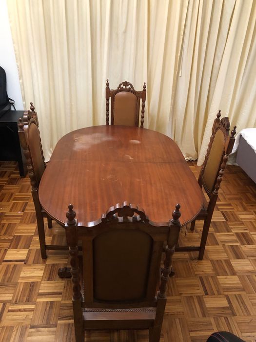 Mesa com 4 cadeiras