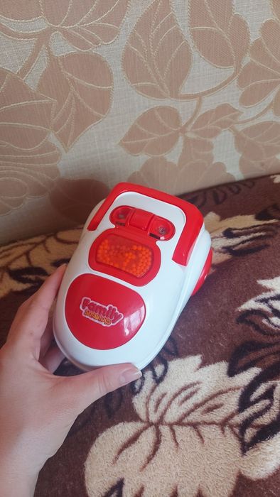 Дитячий пилесос  і іграшкова інтерактивна праска іграшка, їздить  ,гра