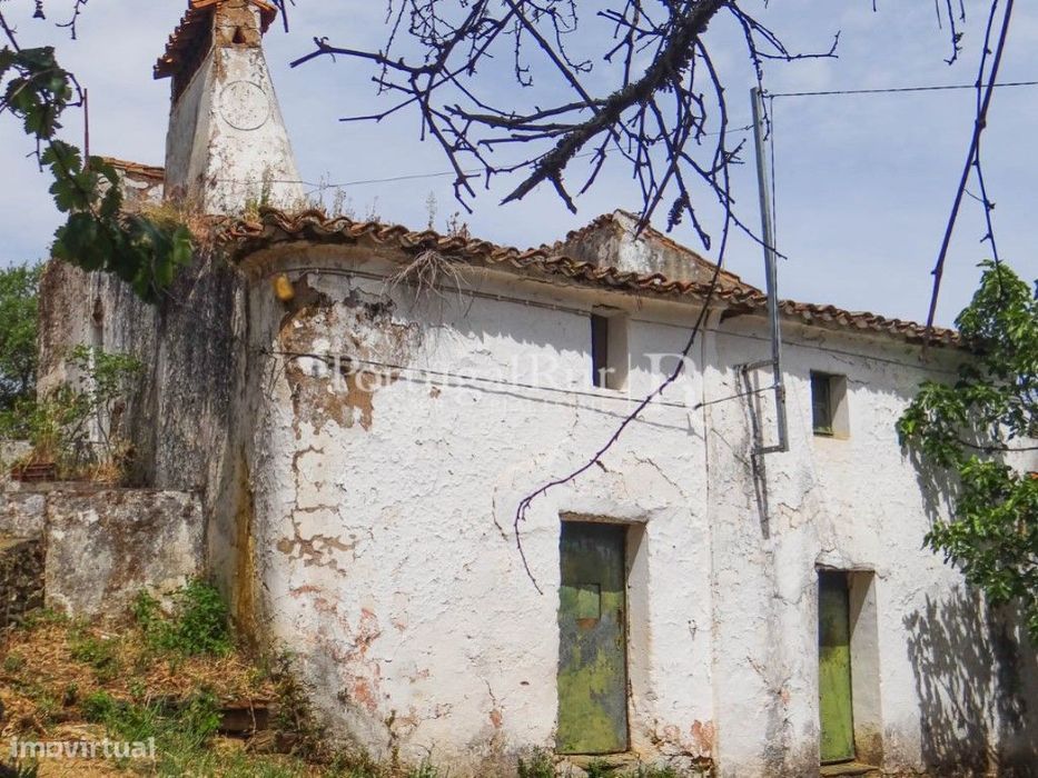 Monte alentejano com casa para recuperar na Serra de São Mamede — Alegrete, Portalegre