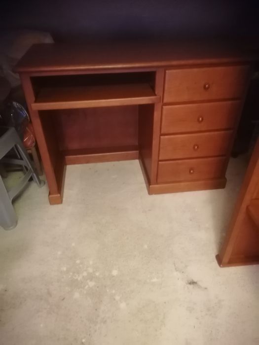 Secretária com estante