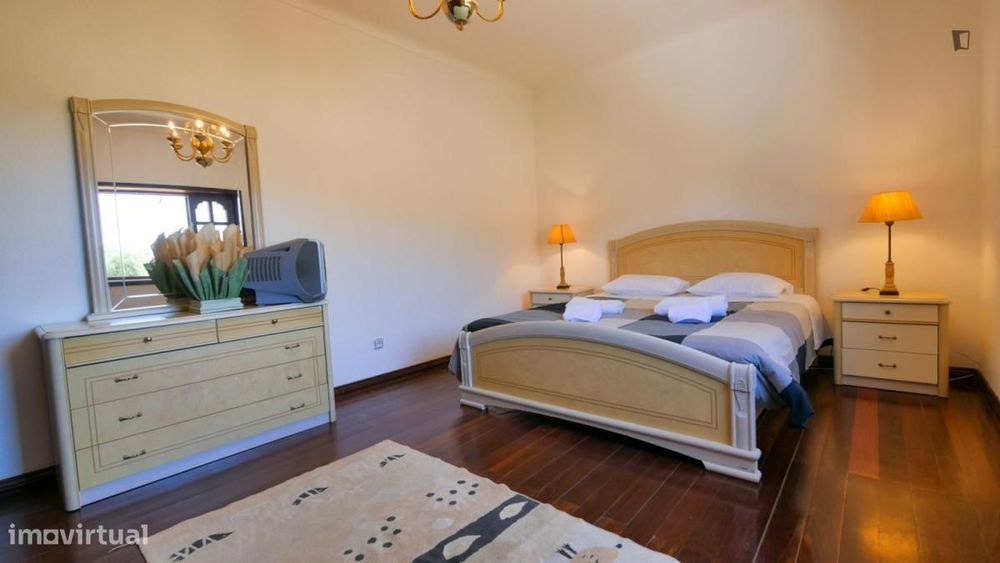 Quarto - localizado em Setubal