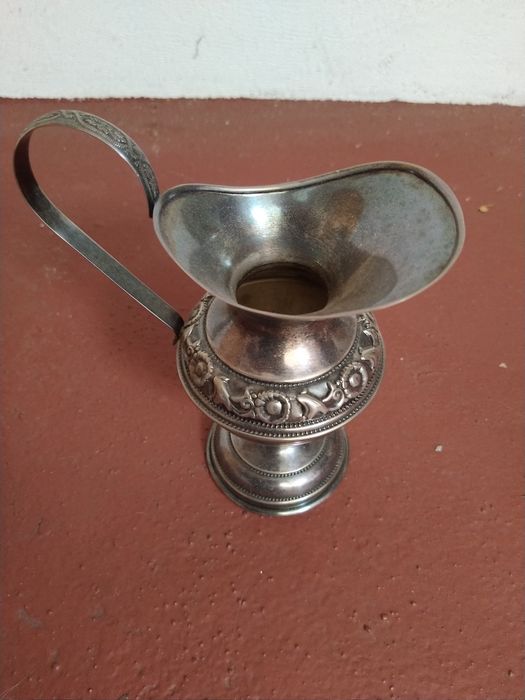 Conjunto de estanho (Jarra e prato)