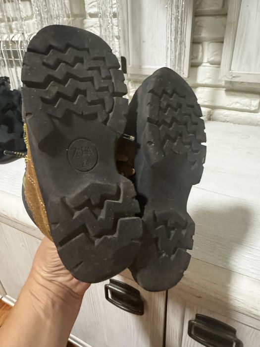 Щкіряні черевики Zara