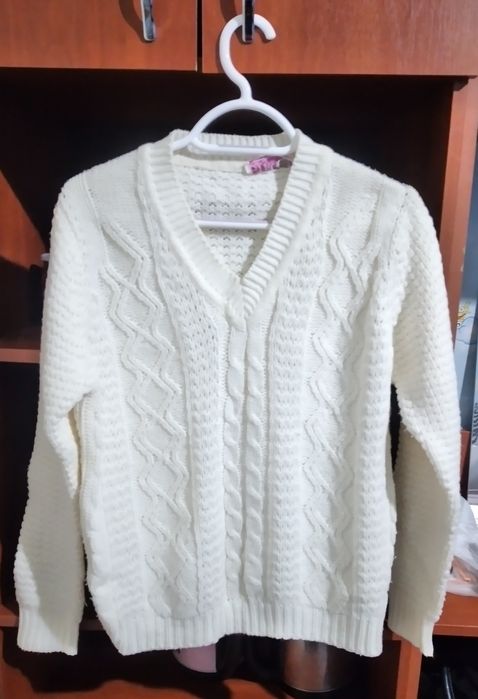 В'язаний білий  светр унісекс , 12-13 років.