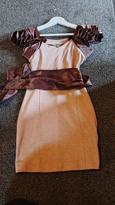 Вечірня сілуетна сукня