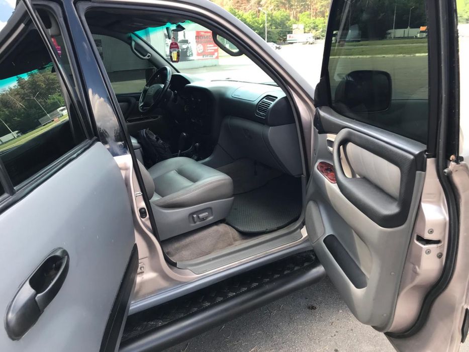 Toyota LandCruiser 100