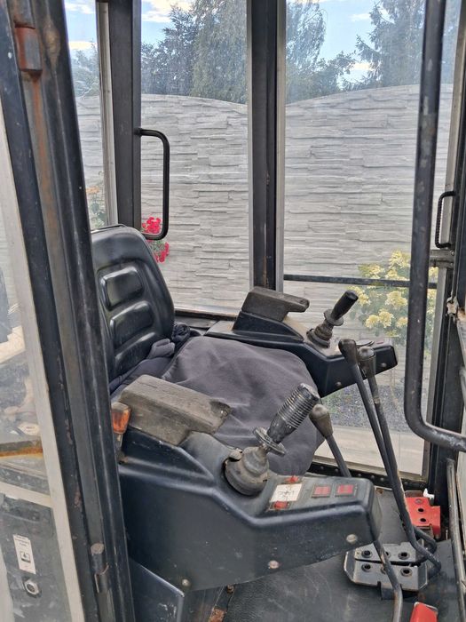 Minikoparka Bobcat x220, caterpillar cat liebherr jcb new holand