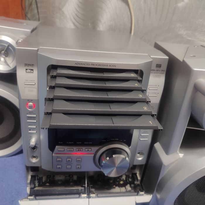 Музыкальный центер