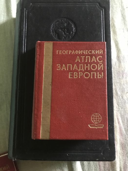 Набір атласів частин світу