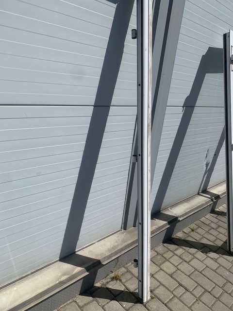 Алюминиевая дверь со стеклянным заполнением с рамой безпороговой