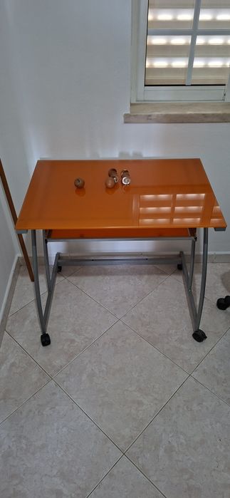 Secretária e cadeira