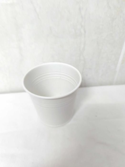 IKEA | Vaso branco em metal