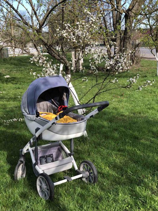 Продам коляску Anex m\tape