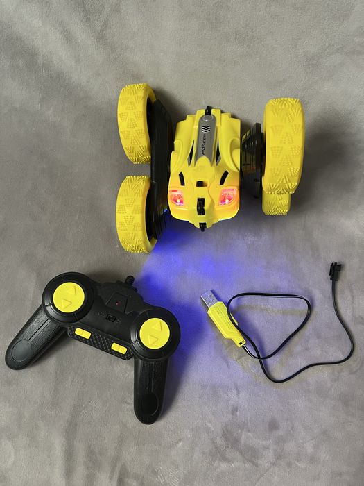 Трюкова машинка на радіокеруванні Stunt Car