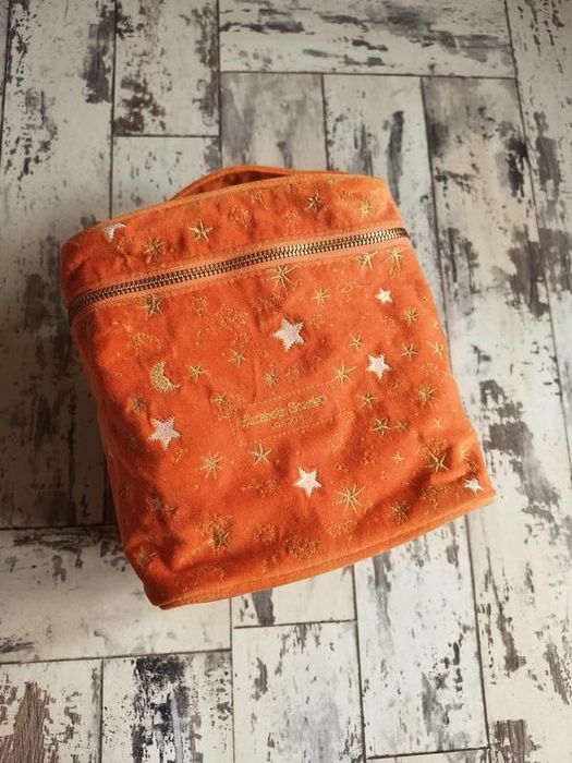 Elizabeth Scarlett London велика косметичка помаранчева з золотою вишивкою велюрова коттон