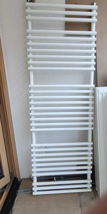 Komplet 4 nowych grzejnikow CO deweloperskich