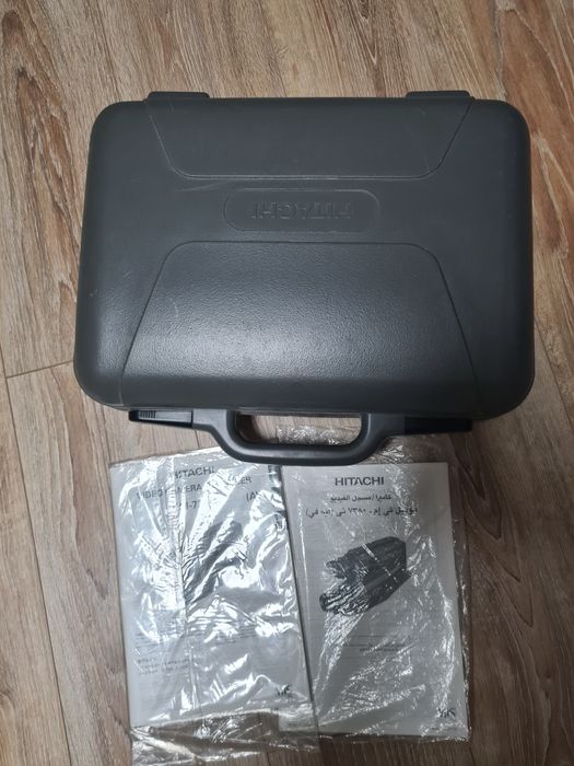 Відеокамера  HITACHI VM-7380E