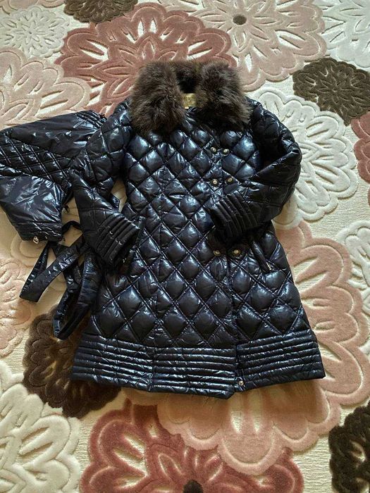 продам тепленький плащик у  ідеальному стані , супер якість
