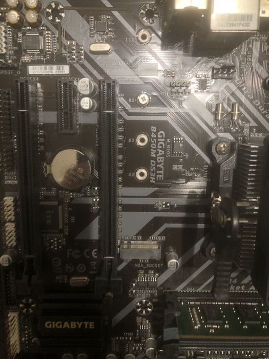 Материнка АМ4, процесор А8-9600, пам'ять DDR4 4GB ,та кулер