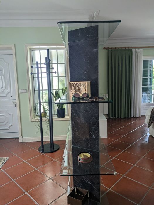 Estante em vidro por módulos