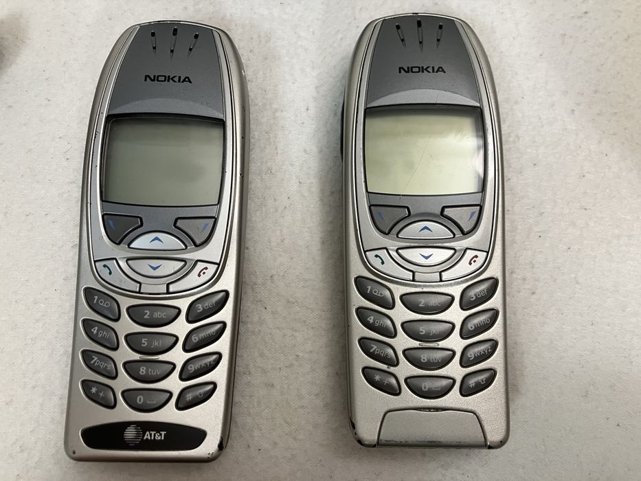 Nokia 6310i - 2 szt. - plus ładowarki, zestaw słuchawkowy, etui
