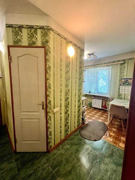 Продам 2х комнатную район "Варуса"