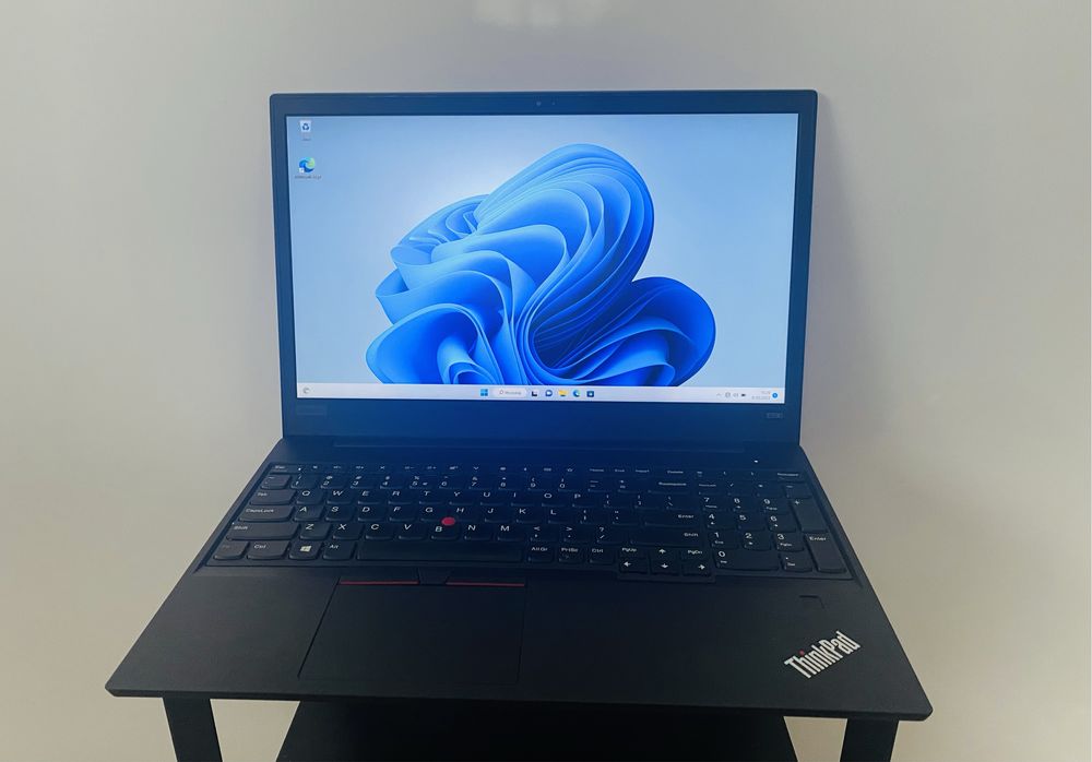 Laptop poleasingowy LENOVO THINKPAD E590 i5 8265U 16Gb 240SSD W11P