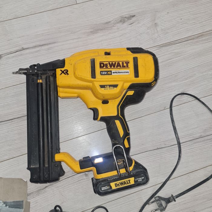 Нейлер dewalt dcn 680