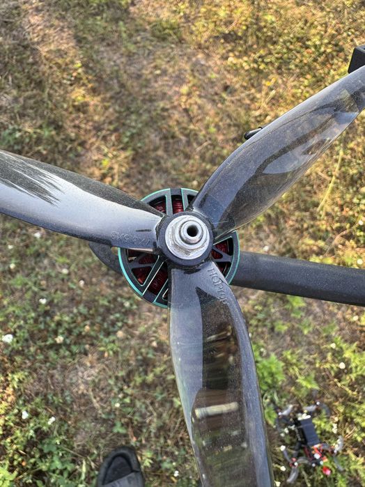 Продам FPV дрон 7" (з акумулятором)