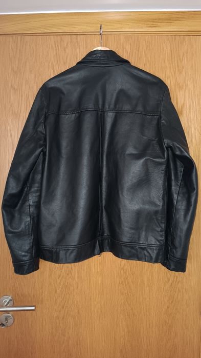 Casaco preto em pele