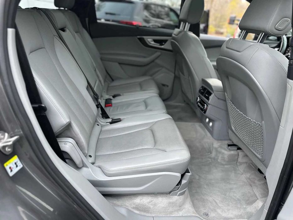 Audi Q7 2019 Premium Plus — большой премиум для семьи и путешествий