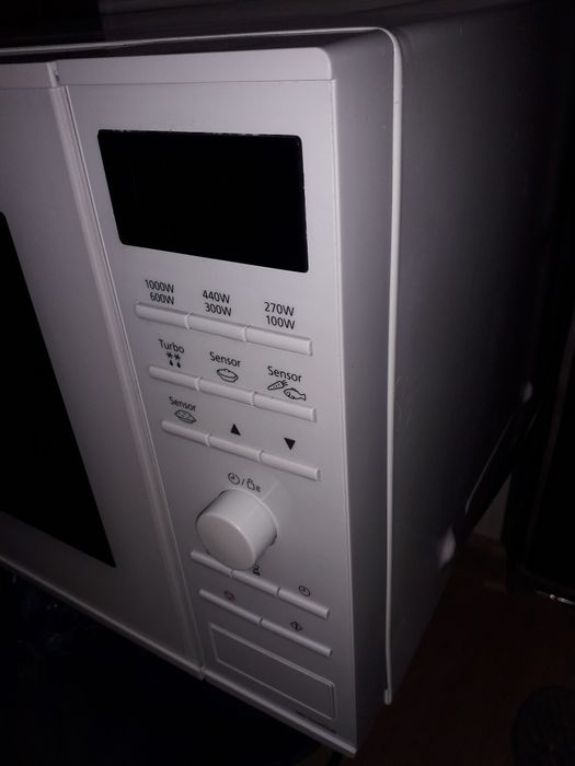 Микроволновка инверторная Panasonic.  Большая. В идеальном состояни.