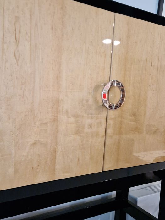 móvel bar lacado e madeira olho perdiz