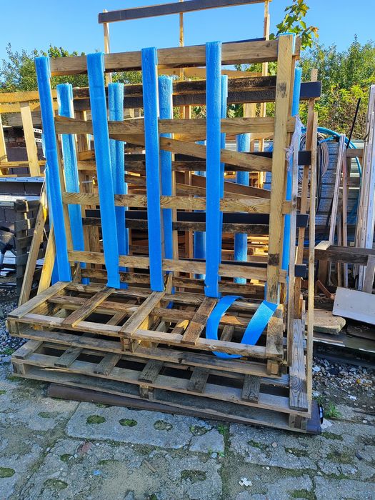 Stojak drewniany na okna