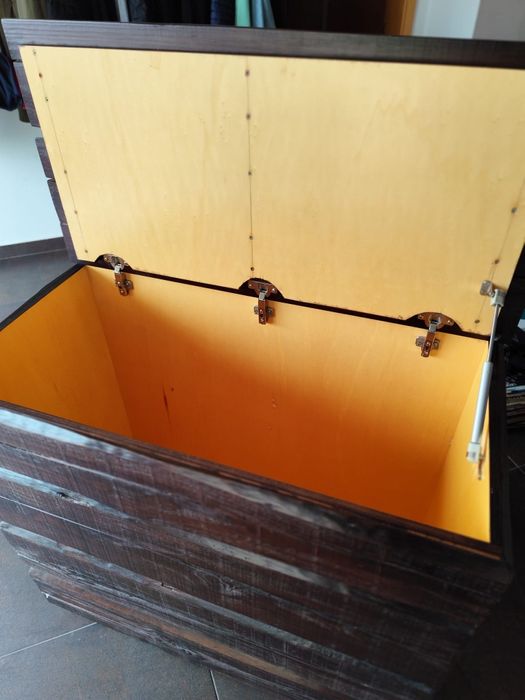 Arca para arrumação em madeira