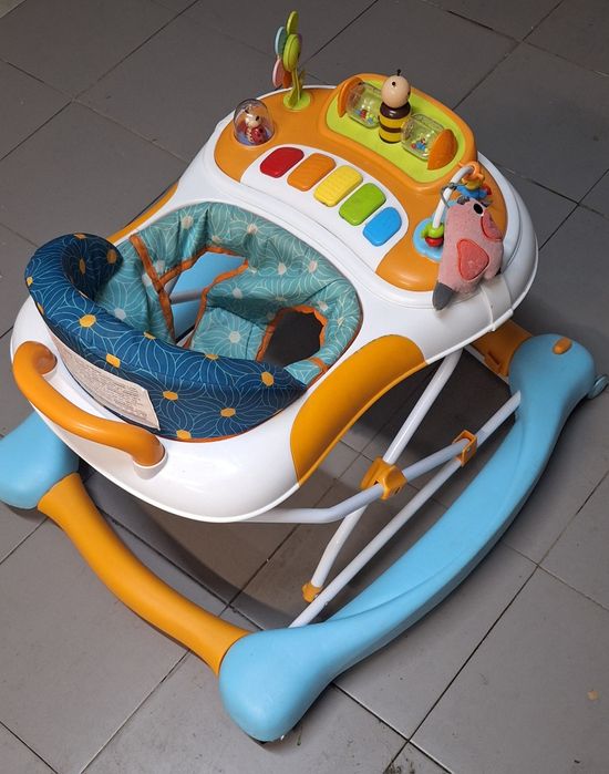 Andador com função de baloiço