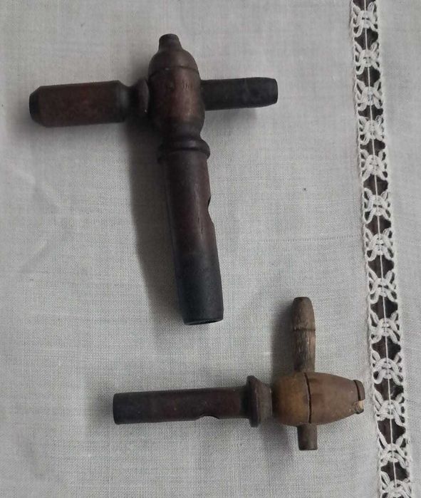 Antigas Torneiras em Madeira para Pipos + Desandadores