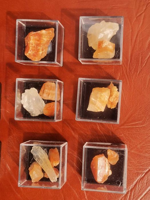 Calcite em caixas de exposição