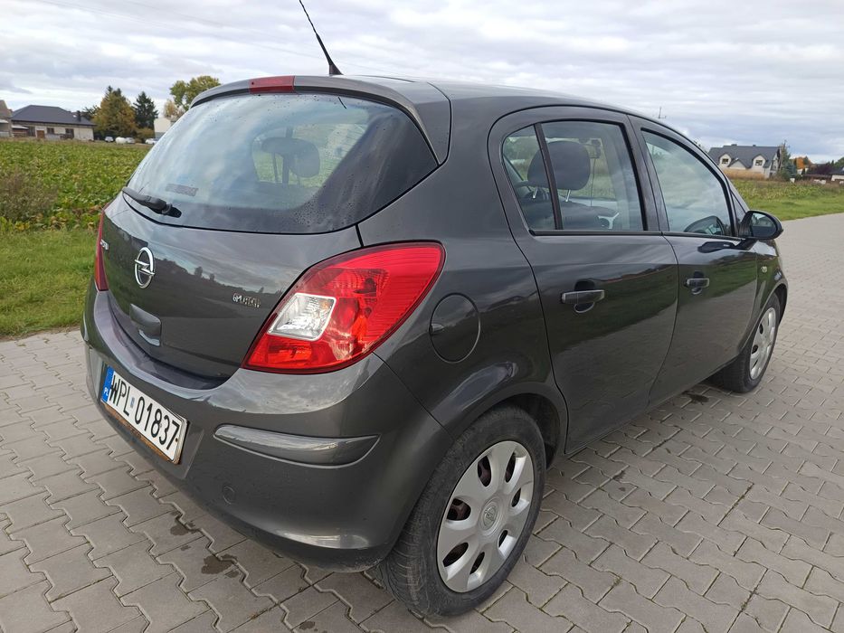 Opel Corsa D Bezwypadkowa 100 % Nowe opony Oryginał   Prywatna