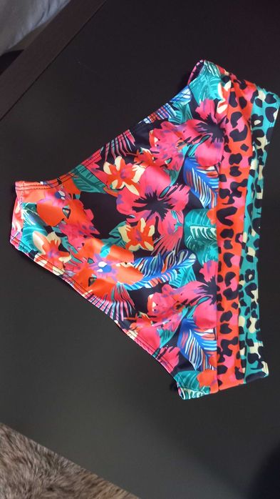 A ESTREAR 42/44 - Biquíni estampado tropical/leopardo