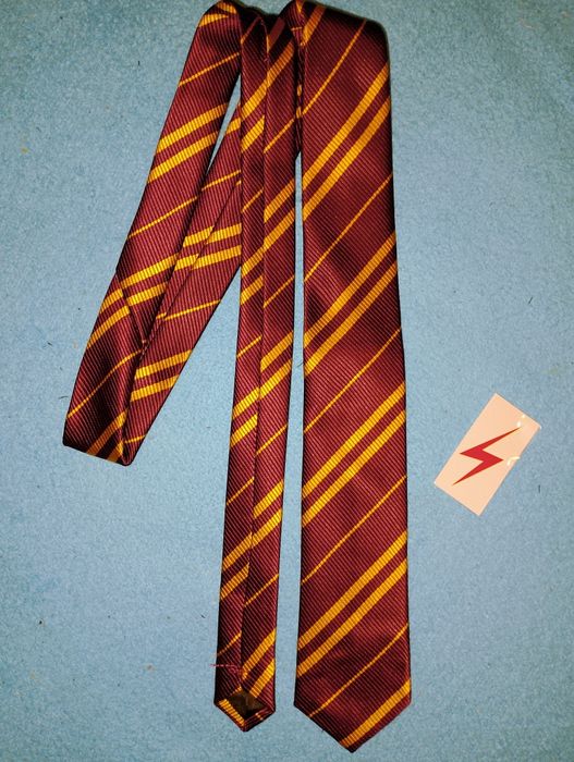 Галстук  окуляри Гарі Поттер  татуювання шраму  Хогвардс Гріфіндор